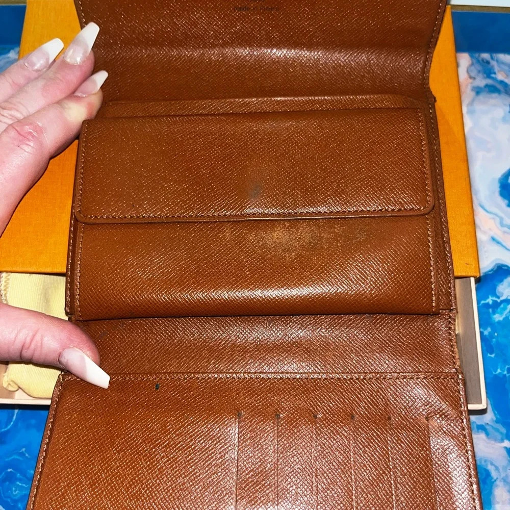 🍀 Louis Vuitton monogram larger size wallet - good condition! Authentic. - Picture 8 of 16